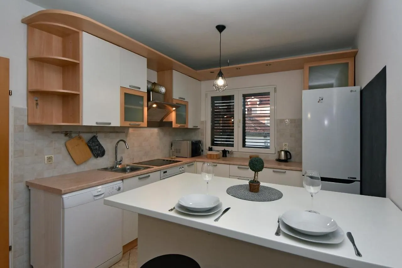 Family Apartment Sara Zadar 0*,
