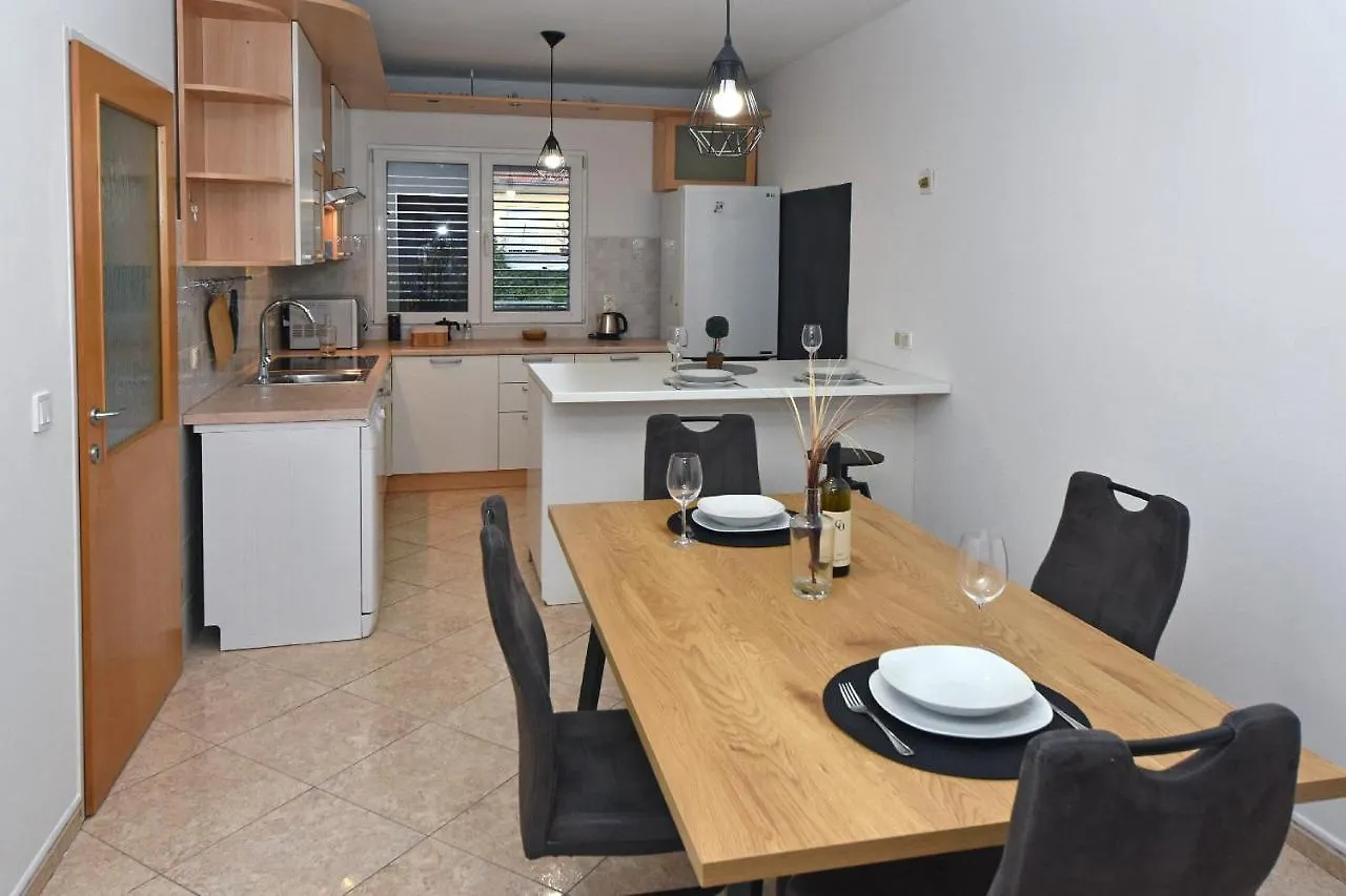 Family Apartment Sara Zadar